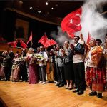 izmirli-muhtarlar-cumhuriyetin-100uncu-yili-icin-yeniden-sahneye-cikti.jpg
