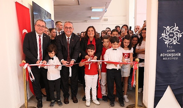 baskan-cercioglu-cumhuriyet-sergisinin-acilisini-gerceklestirdi.jpg