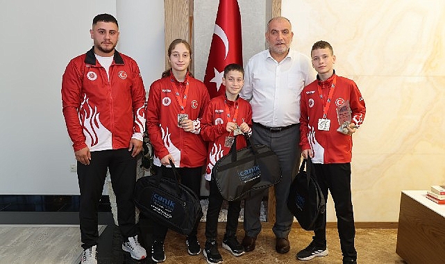 baskan-sandikci-dunya-sampiyonu-sporcuyu-agirladi.jpg