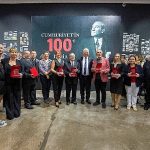 cumhuriyet-sevdalisi-izmirde-cumhuriyetin-100u-izmir-sergisi-acildi.jpg