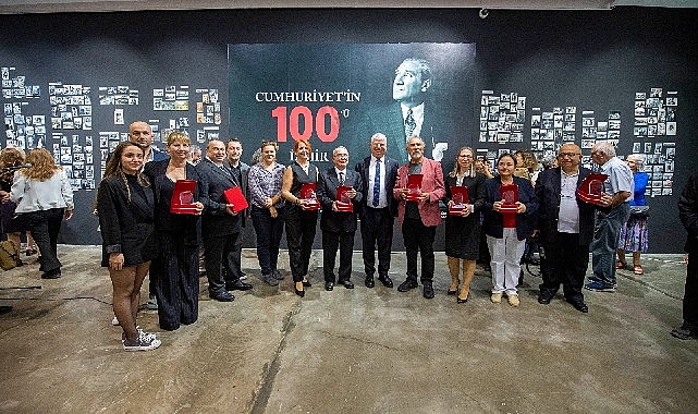 cumhuriyet-sevdalisi-izmirde-cumhuriyetin-100u-izmir-sergisi-acildi.jpg
