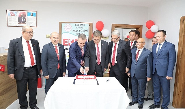 cumhuriyetin-100-yili-anlatildi.jpg