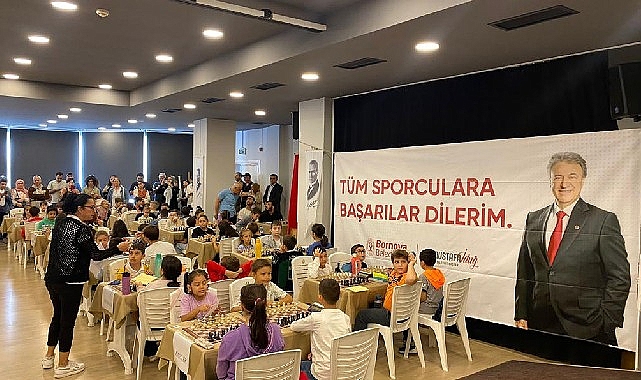 cumhuriyetin-100-yilinda-bornovada-satranc-heyecani.jpg
