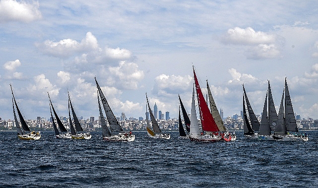 cumhuriyetin-100-yilinda-kadin-yelkenciler-iyilik-icin-yarisacak.jpg