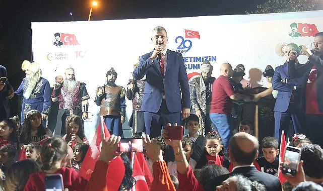 golcukte-cumhuriyetin-100-yil-coskusu-muhtesemdi.jpg