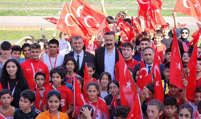 golcukte-ogrenciler-100-yil-coskusu-icin-kostu.jpg