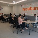 hepsiburada-deprem-bolgesinde-6-ayda-1700-yeni-girisimci-ve-19-milyar-tllik-ticaret-hacmi-olusturdu.jpg