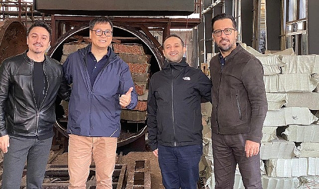 adel-kalemcilik-cinde-dunyanin-en-buyuk-ticaret-fuarina-katildi.jpg