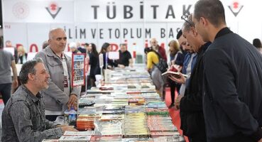 Antalya Kitap Fuarında ilk gün heyecanı