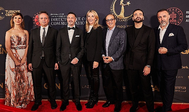 dunyada-ilk-kez-bir-turk-dizisinin-promiyeri-amerikada-yapildi-hollywoodda-sahsiyet-ruzgari-esti.jpg