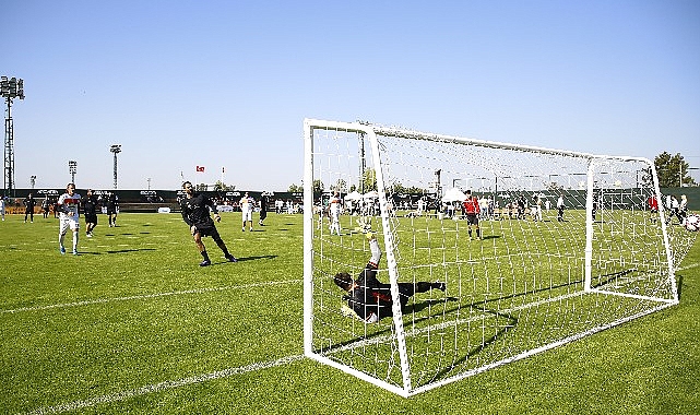 futbolun-efsaneleri-antalyada-bulusuyor.jpg
