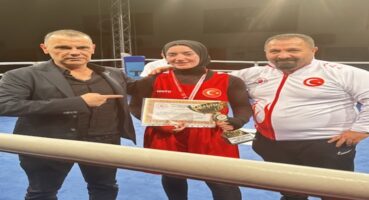 İbrahim Murat Gündüz Uluslararası Boks Turnuvasına damga vuran Oktay Çiçek’in sporcularını tebrik etti