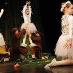 karsiyaka-belediye-tiyatrosunun-cocuk-muzikali-izleyiciyle-bulustu.jpg