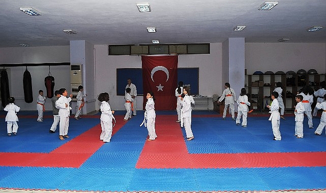 kemer-belediyesi-karateciler-kusak-atladi.jpg