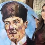 miamide-gerceklesen-100-yil-cumhuriyet-bayrami-resepsiyonunda-bir-turk-kadin-ressam-geceye-damgasini-vurdu.jpg