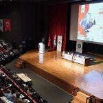 necip-fazil-kisakurekin-hayati-ve-eserleri-konusuldu.jpg