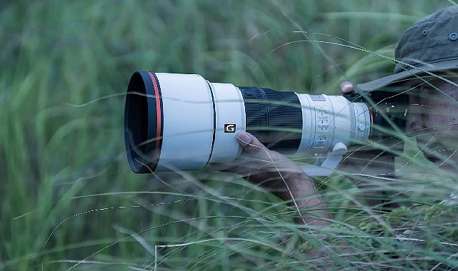 sony-dunyanin-en-hafif-genis-diyaframli-telefoto-prime-lensi-g-master-fe-300mm-f2-8-gm-ossyi-tanitti.jpg