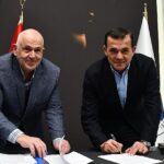 baskan-abdullah-ozyigit-yenisehir-buyuk-kent-kutuphanesi-icin-imzayi-atti.jpg