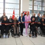 engelleri-asan-sanatci-alper-kocabiyikin-resim-sergisi-acildi.jpg