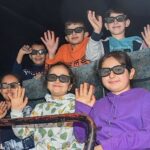 izmirde-cocuklar-12d-sinema-keyfi-yasiyor.jpg