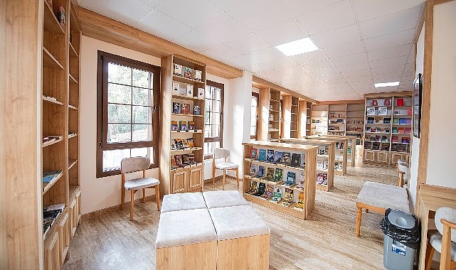 izmirin-24-saat-yasayan-100-yil-kitap-kafe-ve-kutuphanesi-acildi.jpg