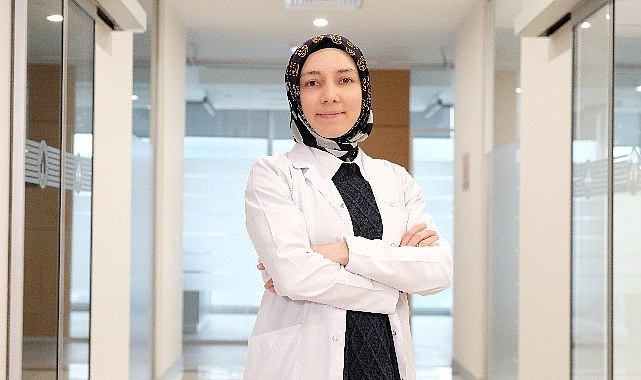 yumusak-fircalar-temizlemiyor-sert-fircalar-dis-eti-cekilmesi-yapiyor.jpg