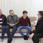 ak-parti-belediye-baskan-adayi-savrandan-ev-ziyaretleri.jpg