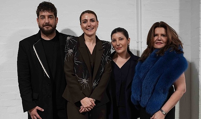 barrus-londra-moda-haftasinda.jpg