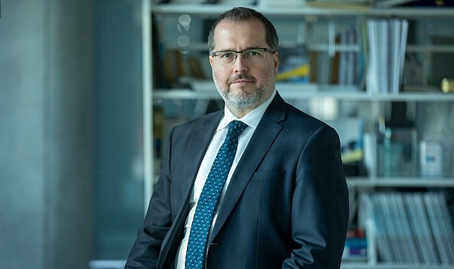 ey-2024-yilinda-telekomunikasyon-sektorunu-etkileyecek-en-onemli-10-riski-acikladi.jpg