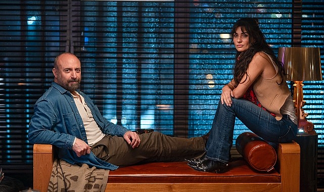 halit-ergenc-ve-tuba-buyukustunden-essiz-performans-yarin-yokmus-gibi-gainde-yayinda.jpg