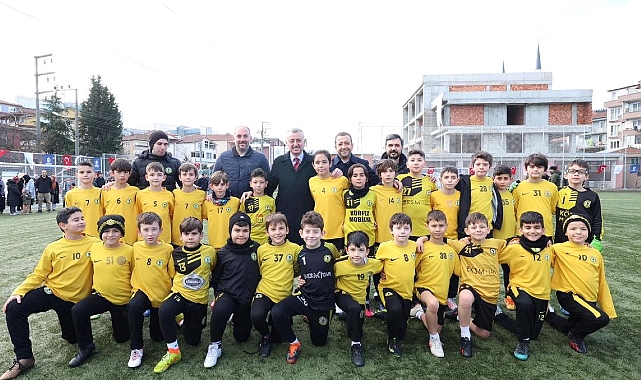 minik-futbolcular-buyukakina-hunerlerini-sergiledi.jpg