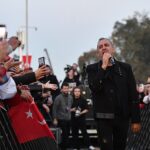 narlidere-metrosunda-haluk-levent-coskusu.jpg