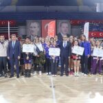 okul-sporlari-kucukler-voleybol-grup-musabakalari-izmirde-basladi.jpg