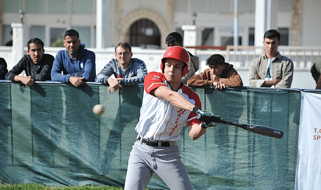beyzbol-buyukler-turkiye-sampiyonasi-kemerde.jpg