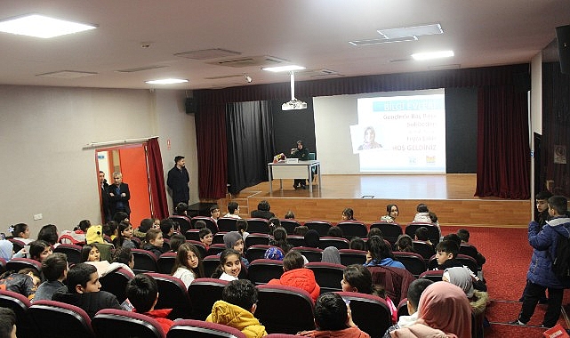 bilgi-evlerinde-genclerle-bas-basa-sohbetleri-devam-ediyor.jpg