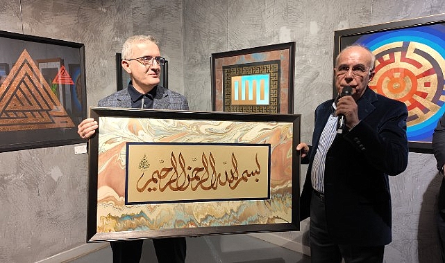 cizgi-otesi-savas-cevik-hat-sergisi-sanatseverlerle-uskudarda-bulustu.jpg