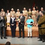 cumhuriyete-dogru-tiyatro-oyununa-izmirde-buyuk-ilgi.jpg