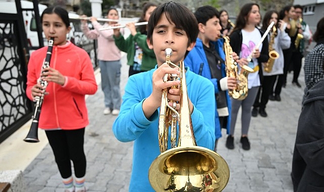gelecegin-muzisyenleri-istiklal-marsimizi-seslendirdi.jpg