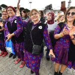 izmirde-festival-havasinda-kadinlar-gunu-kutlamasi-bugun-olmadiginda-esitligi-sagladik-diyecegiz.jpg