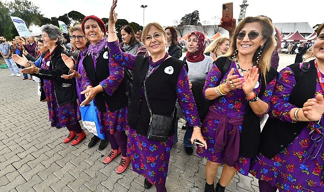 izmirde-festival-havasinda-kadinlar-gunu-kutlamasi-bugun-olmadiginda-esitligi-sagladik-diyecegiz.jpg