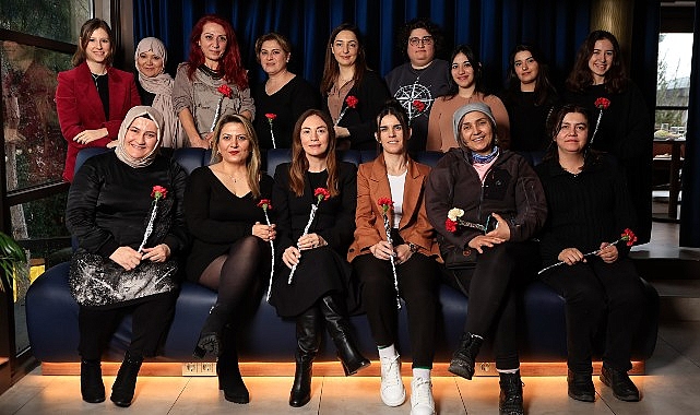 uber-sektorde-sayisi-cok-az-olan-kadin-taksi-suruculerini-destekliyor.jpg