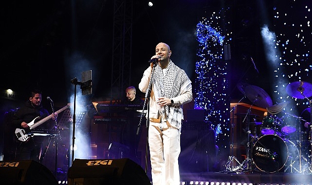 unlu-sarkici-maher-zain-en-guzel-ilahilerini-osmangazi-meydaninda-soyledi.jpg
