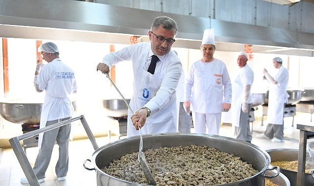 uskudarda-dev-kazanlar-ramazanda-iftar-icin-kayniyor-10-ayri-noktada-30-bin-kisiye-sicak-yemek-dagitiliyor.jpg