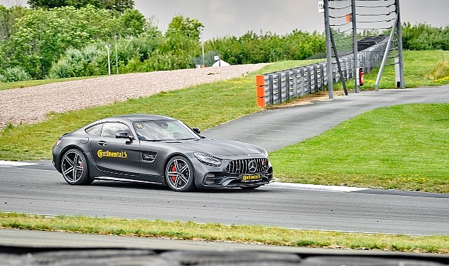 auto-bild-sportscars-testinin-galibi-continental-sportcontact-7.jpg