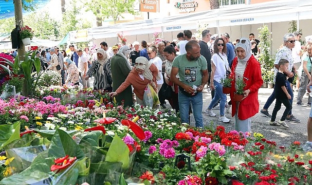 bayindir-cicek-festivali-son-gununde-de-doldu-tasti.jpg