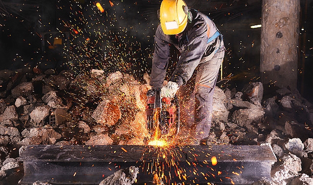 ege-bolgesinin-ihracat-sampiyonu-demir-ve-demirdisi-metaller-ihracatcilarinin-2024-yili-ihracat-hedefi-22-milyar-dolar.jpg