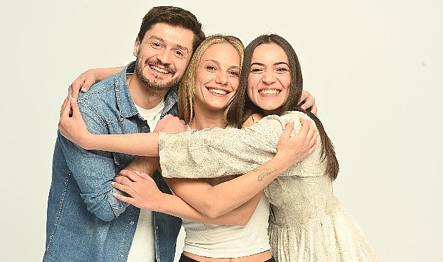 gecmisten-kalan-filminin-afis-cekiminde-keyifli-anlar-yasandi.jpg