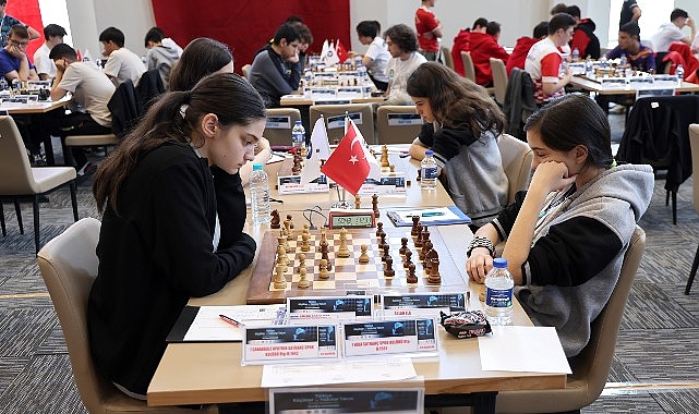 karaman-belediyesi-ve-turkiye-satranc-federasyonu-is-birligiyle-duzenlenen-2024-turkiye-kucukler-ve-yildizlar-takim-satranc-sampiyonasi-basladi.jpg