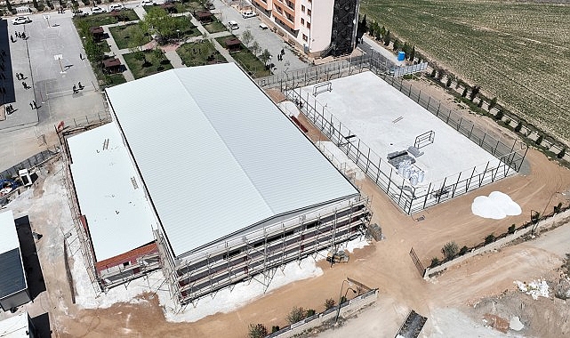 selcuklu-belediyesi-tarafindan-selcuklu-fen-lisesine-kazandirilacak-olan-kapali-spor-salonu-ve-suni-cim-sahanin-yapimi-devam-ediyor.jpg