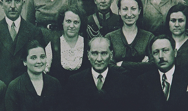 19-mayisa-ozel-ataturk-ve-genclik-fotograflari-sergisi-trump-avmde.jpg